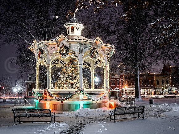 "Christmas in Medina"-18x24/14x18/11x14/8x10